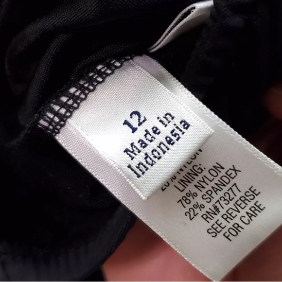 Women’s Croft & Barrow Black One Piece Swimdress - Size 12 - NWT - Picture 7 of 14